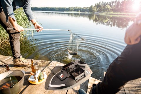 Fishing Expedition LAKE XWEREWOLF - łódka zanętowa z GPS